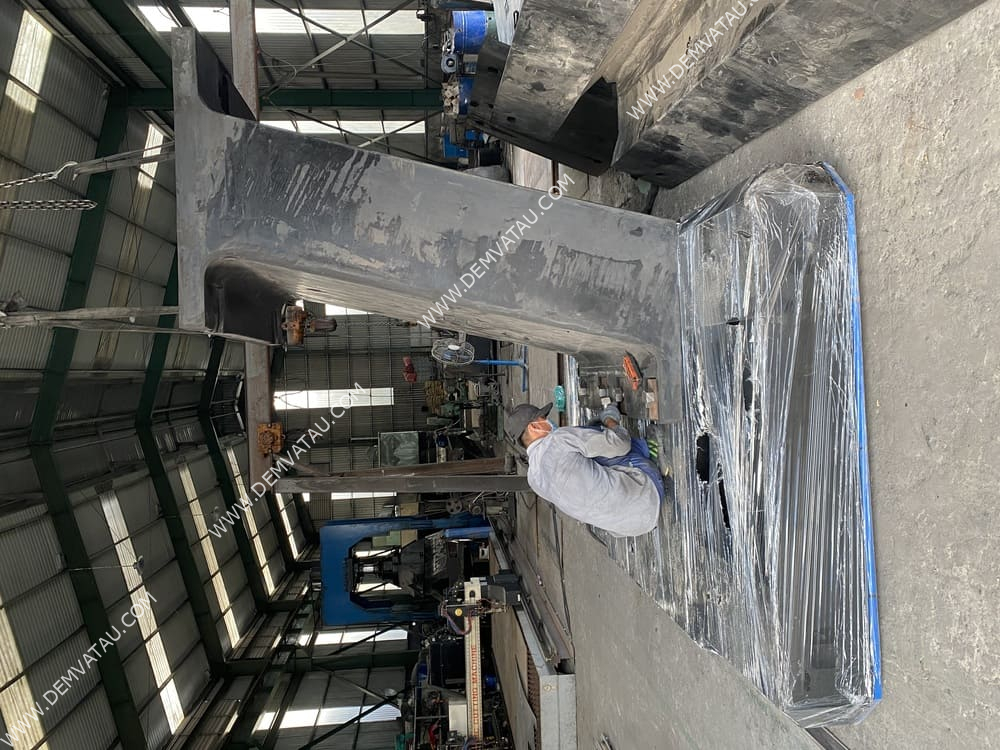 Đệm va tàu upi (ultra pi fender) 2 Đệm va tàu upi