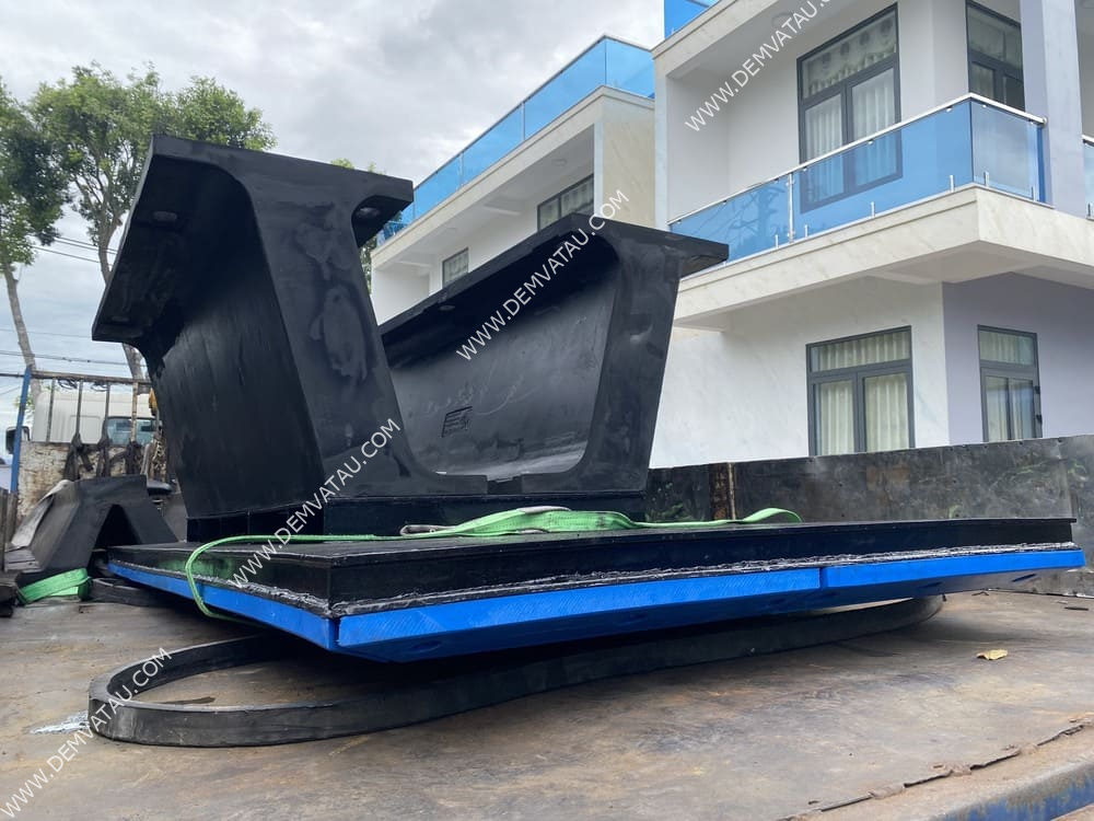 Đệm va tàu upi (ultra pi fender) 1 Upi fenders
