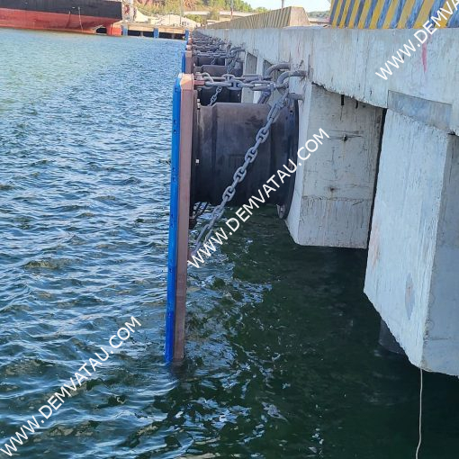 hệ thống dây xích đệm va tàu