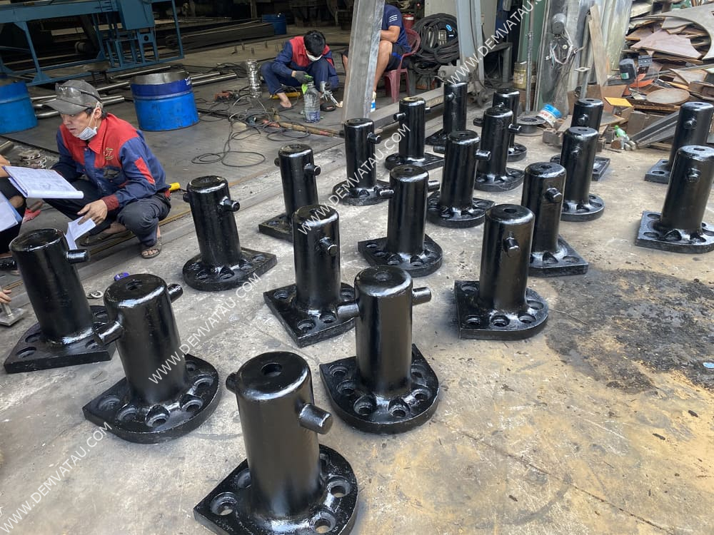 Bích neo trụ tròn - bích neo đơn - single bitt bollards 1 Single bitt bollards